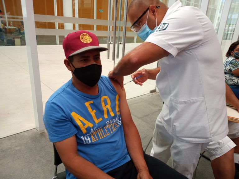 Trabaja Secretaría del Bienestar en calendarización para comenzar aplicación de refuerzo en mayores de 40