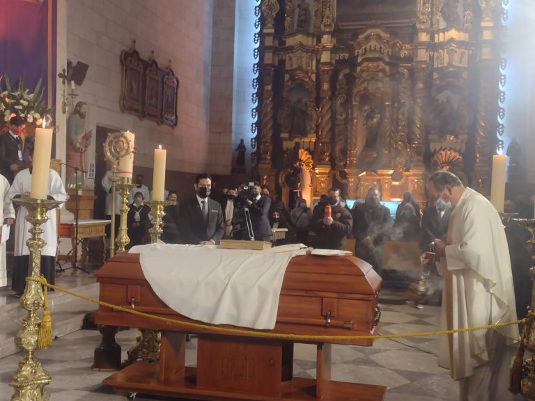 Dan último adiós a obispo emérito Francisco Villalobos Padilla