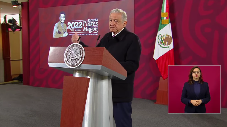 López Obrador formaliza petición al INAI para conocer ingresos de Loret de Mola