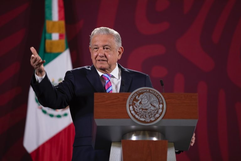 López Obrador pide a periodistas transparentar sueldos y bienes por ética