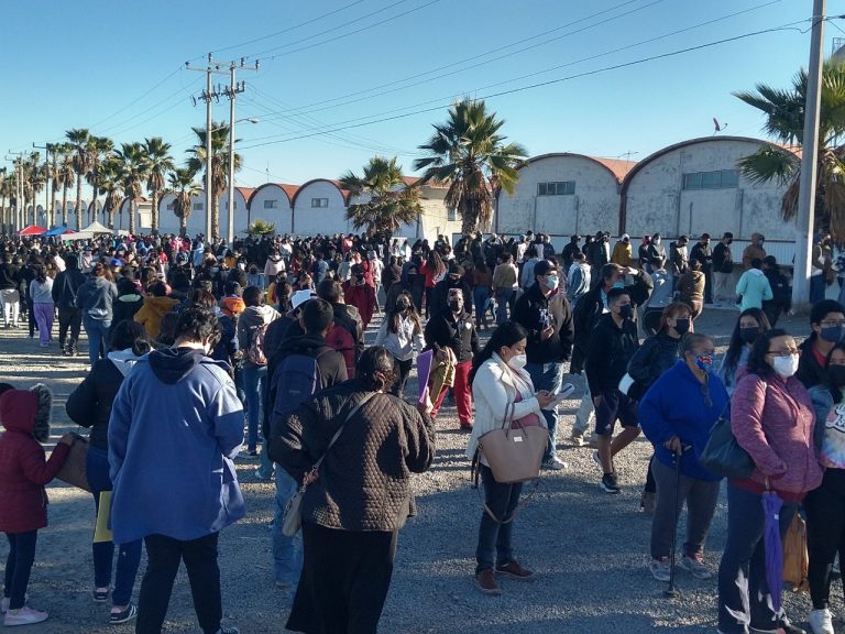 Abarrotan miles de adolescentes puntos de vacunación anticovid en Saltillo, Arteaga y Ramos