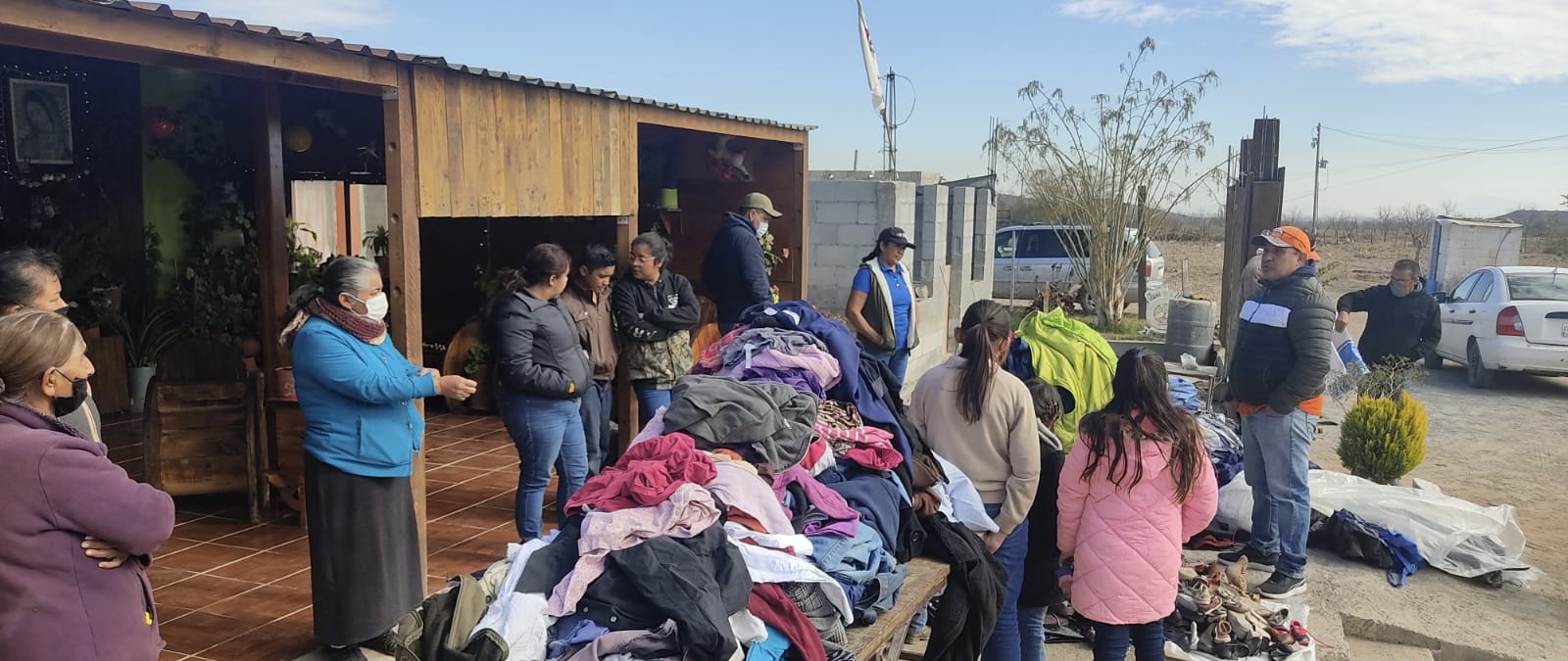 Asociación ‘Broncos’ apoya con ropa y calzado a familias de Santa Rita del Muerto