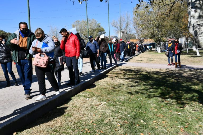 Casi 4 mil dosis de refuerzo anticovid fueron aplicadas a mayores de 40 años 