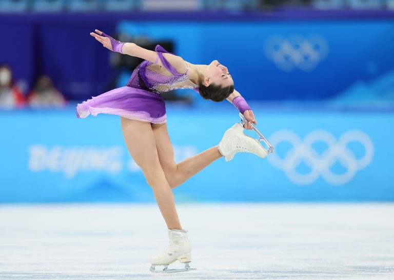 La patinadora rusa Kamila Valieva, primera en lograr un salto cuádruple, da positivo en prueba de dopaje