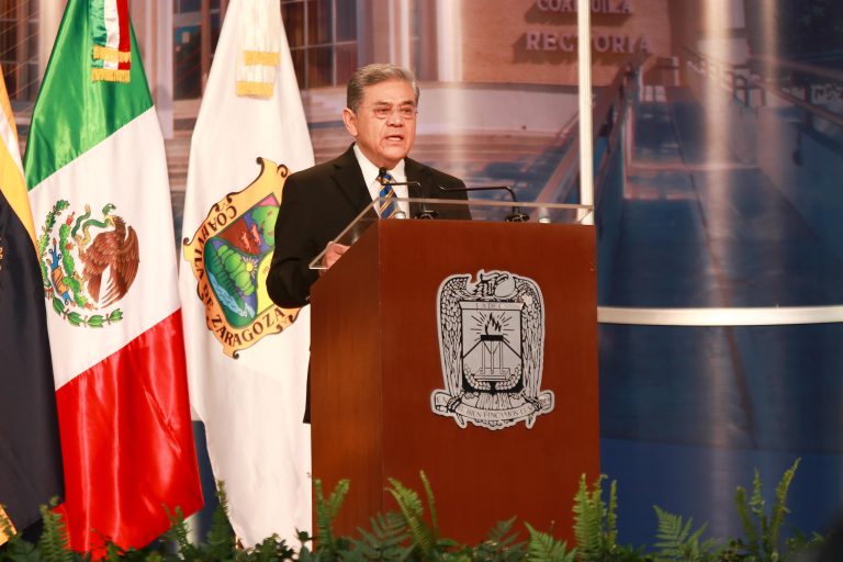 Presenta rector de la UA de C, Salvador Hernández Vélez, primer informe de actividades