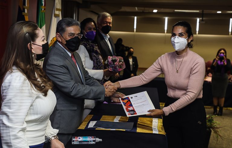 Reconoce UAdeC a Mujeres Universitarias por su labor en perspectiva de género