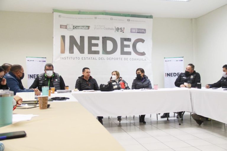 Se reúne titular del INEDEC con coordinadores regionales