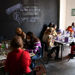 Mujeres artistas y colectivas feministas participan en el ‘Muro Violeta’ 4