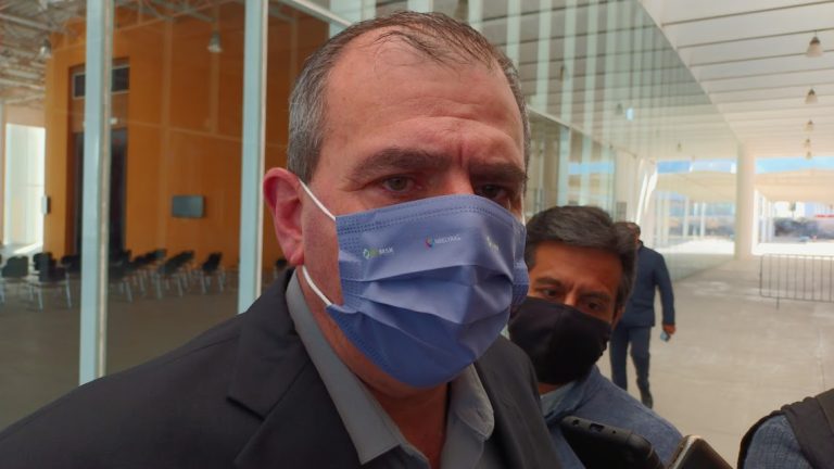 Prevén con semáforo verde se reincorporen más adultos mayores como empacadores voluntarios