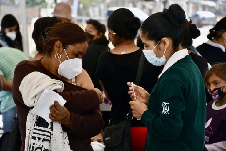 Acuden familias a brigada de salud en Urbivilla; atienden a más de 250 ciudadanos    