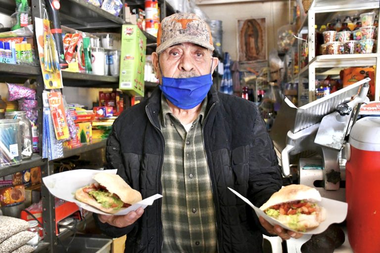 Los lonches de Abarrotes Yoli’s, una tradición de 52 años en Ramos Arizpe 