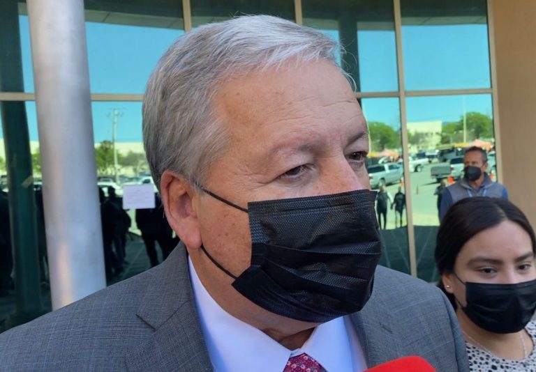 Pide Chema Fraustro a padres de familia colaborar con autoridades para evitar accidentes automovilísticos