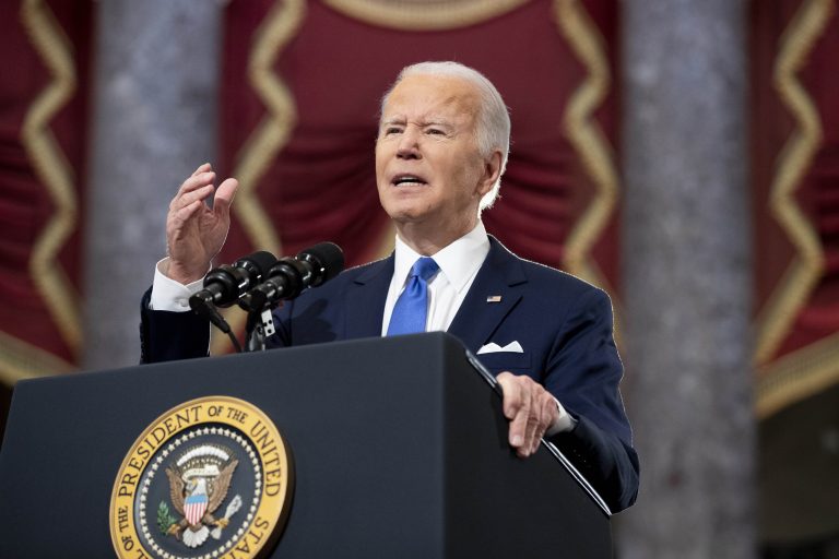 Corte arrebató un derecho fundamental, dice Biden sobre aborto