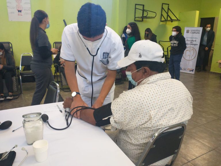 UA de C realiza Brigada Universitaria de Salud y Servicios en el Centro Comunitario Satélite Sur