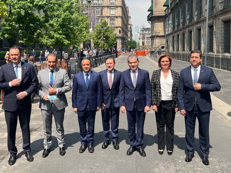 Asiste MARS a reunión de gobernadores con el presidente de México