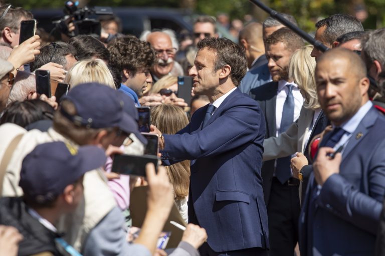 Emmanuel Macron gana las elecciones en Francia, indican proyecciones