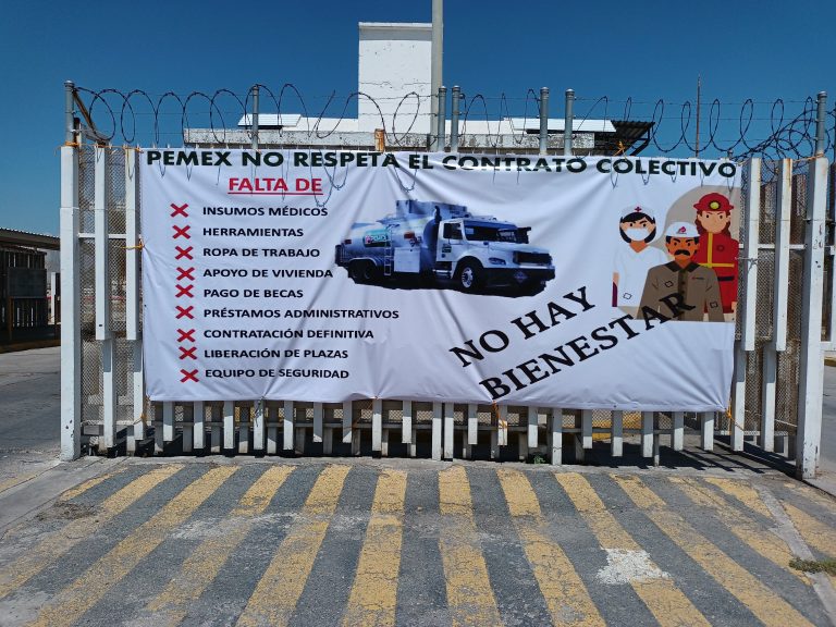 Protestan trabajadores de PEMEX en Saltillo