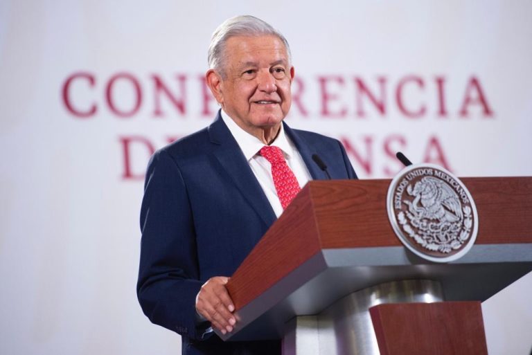 López Obrador presenta reforma electoral: busca nuevo INE con menos consejeros