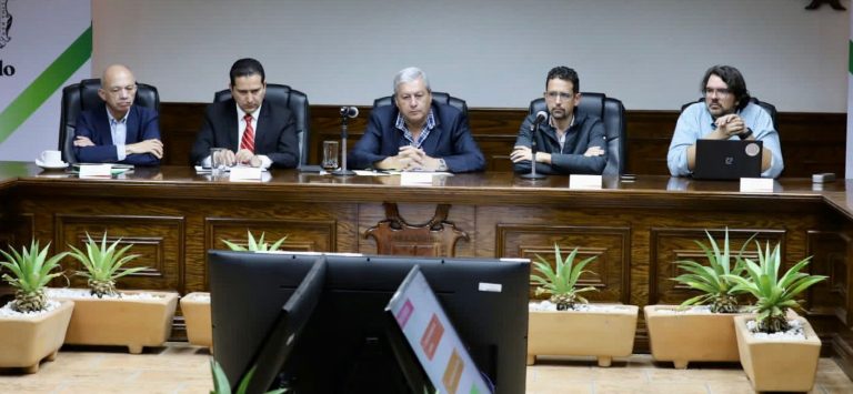 Revisa Chema Fraustro diseño de proyecto de movilidad urbana para Saltillo