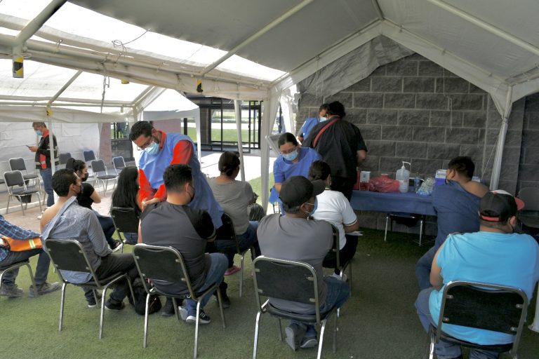 En tercer día de inoculación anticovid son atendidos 900 ciudadanos en Ramos Arizpe