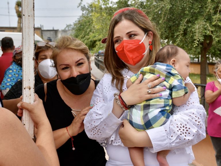 Familias de Blanca Esthela se benefician con brigada de salud