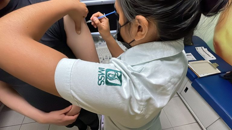 Instalará IMSS Coahuila módulos de vacunación en escuelas de UA de C y en ITS