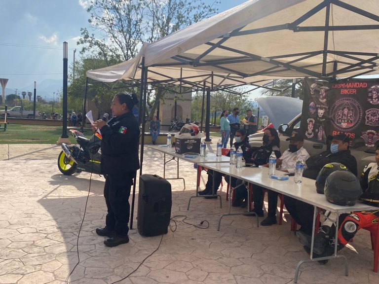 Policía de Ramos Arizpe concientiza a motociclistas sobre uso de casco