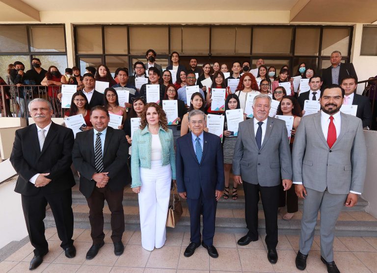 Reconocen a alumnos de la UAdeC con el “Premio CENEVAL al desempeño de excelencia EGEL”   