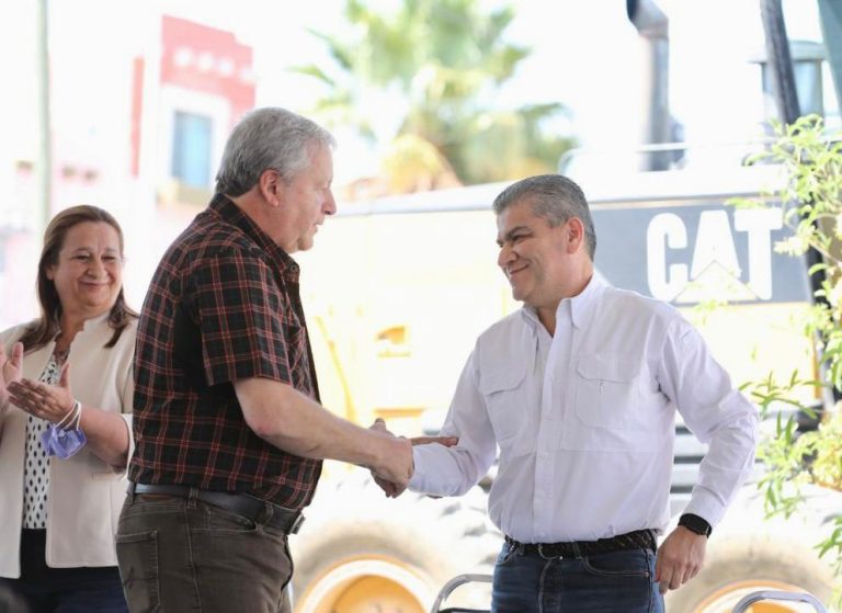 Arrancan Miguel Riquelme y Chema Fraustro construcción de Centro Comunitario