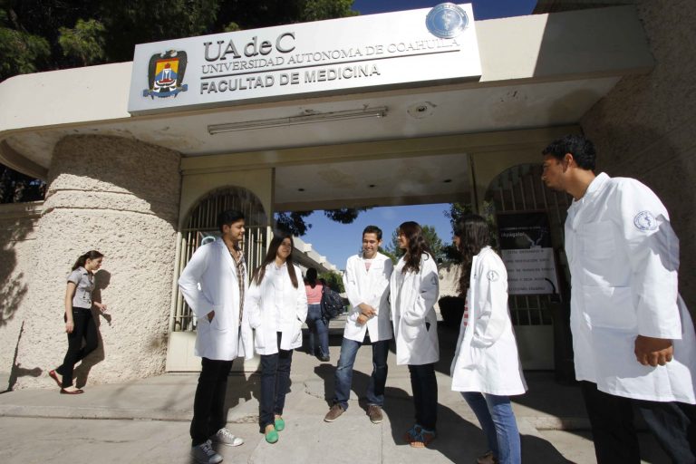 Condena rector de UAdeC importar médicos cubanos   