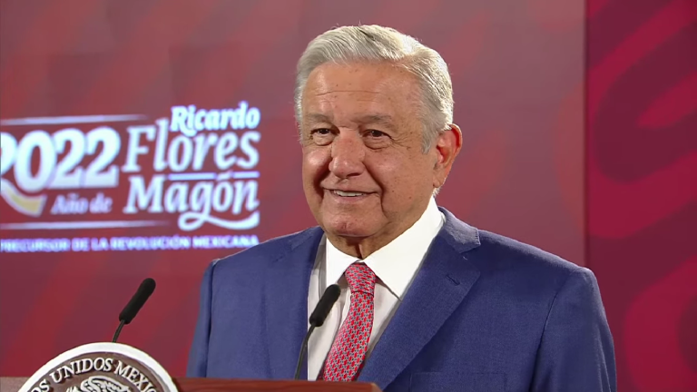 López Obrador felicita a “Checo” Pérez y al Atlas por sus triunfos