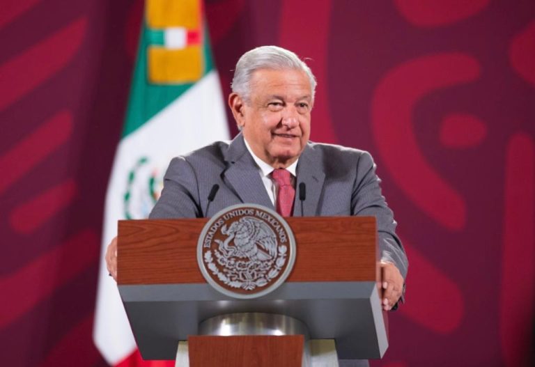 López Obrador descarta replantear espacio aéreo