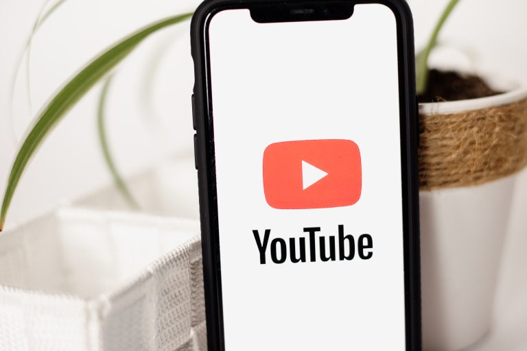 MORENA propone reforma para cobrar impuestos a youtubers