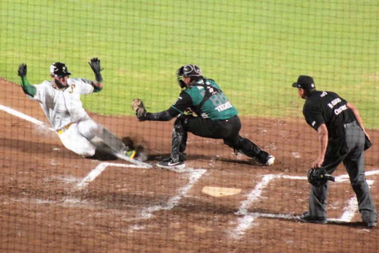 Puebla gana 8 a 6 a Saraperos duelo de volteretas en extrainnings en la octava