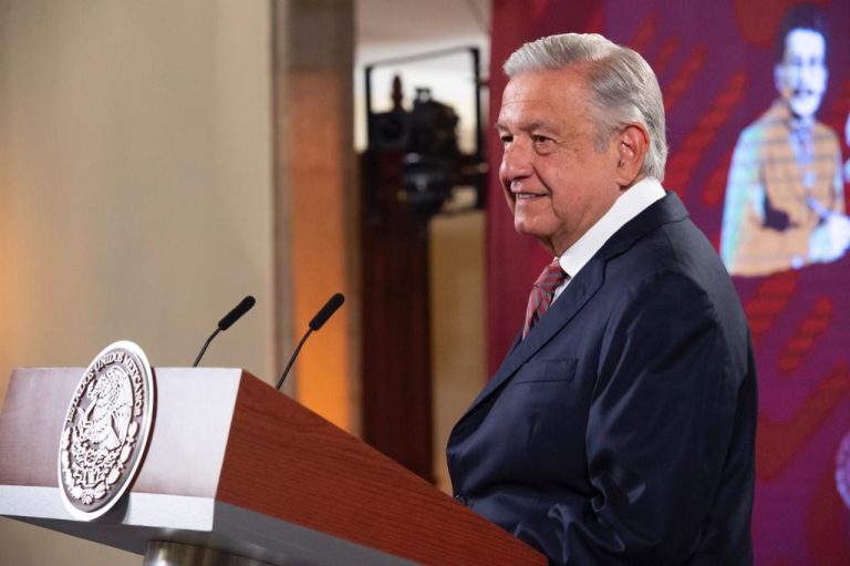 Que se vayan al carajo: López Obrador sobre tema de contratos de Pemex