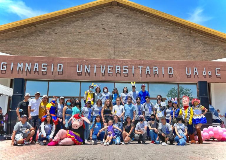 Universitarios de la UA de C celebran el Día del Niño con juguetes y actividades recreativas en distintas comunidades del estado