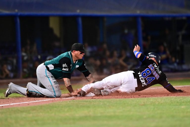 Bullpen sarapero no sostiene ventaja; Acereros gana y asegura la serie 