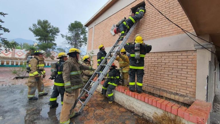 Capacita Bomberos Saltillo a elementos de Torreón, Parras y Nuevo León