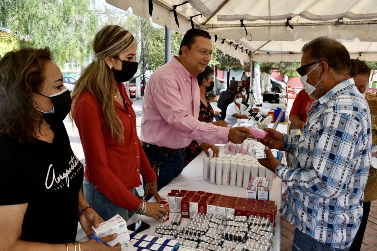 Con brigada de salud se benefician familias de la colonia Fidel Velázquez