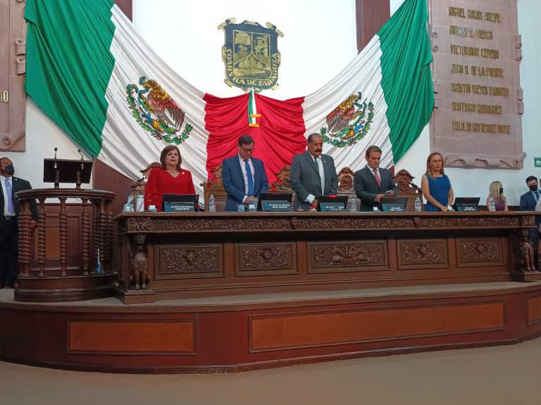 Guardan diputados de Coahuila un minuto de silencio en memoria del ex gobernador Eliseo Mendoza Berrueto