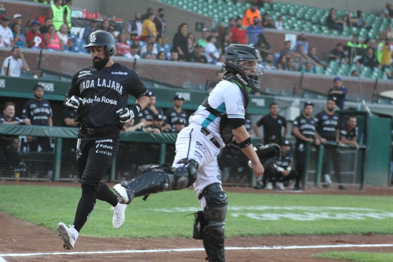 Los Mariachis sonaron fuerte en Saltillo para llevarse la serie