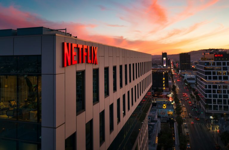 Netflix despide a 150 empleados tras caída de suscriptores