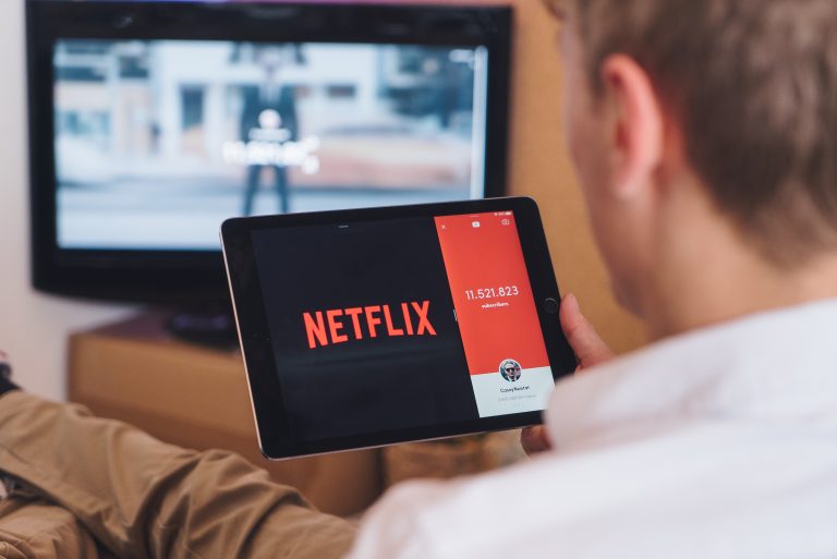 Netflix empezaría a transmitir contenidos en vivo