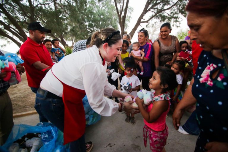 Niños y niñas de Paredón viven una tarde de película