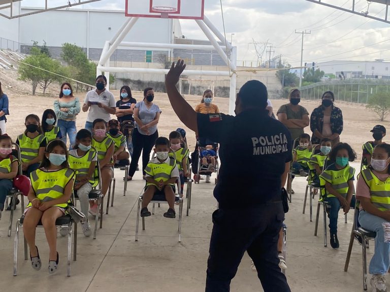 Policía Municipal de Ramos imparte pláticas de auto cuidado en empresa Aptiv   