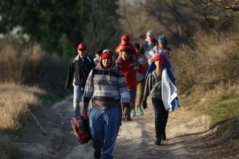 Promueve UA de C espacios de diálogo y análisis de la democracia, derechos humanos, migración y medio ambiente