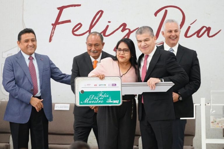 Reconoce gobierno de Miguel Riquelme a maestros de La Laguna