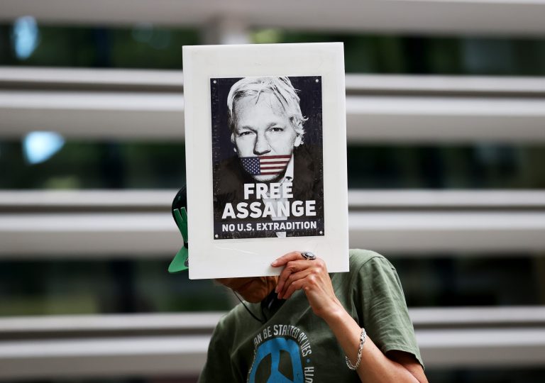 Reitera López Obrador ofrecimiento de asilo a Julian Assange