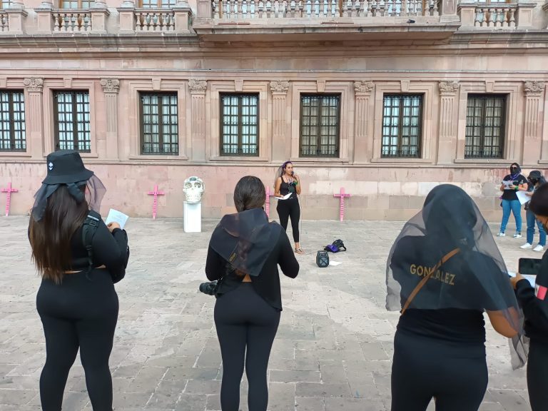 Se unen en Saltillo a Luto Nacional por la vida de las mujeres y las niñas