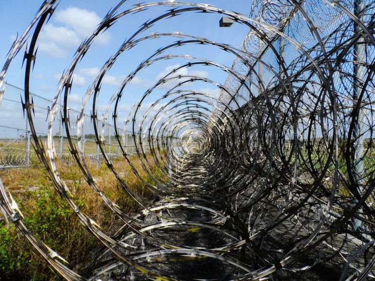 Texas proveerá a Coahuila de alambre de púas para fortalecer frontera